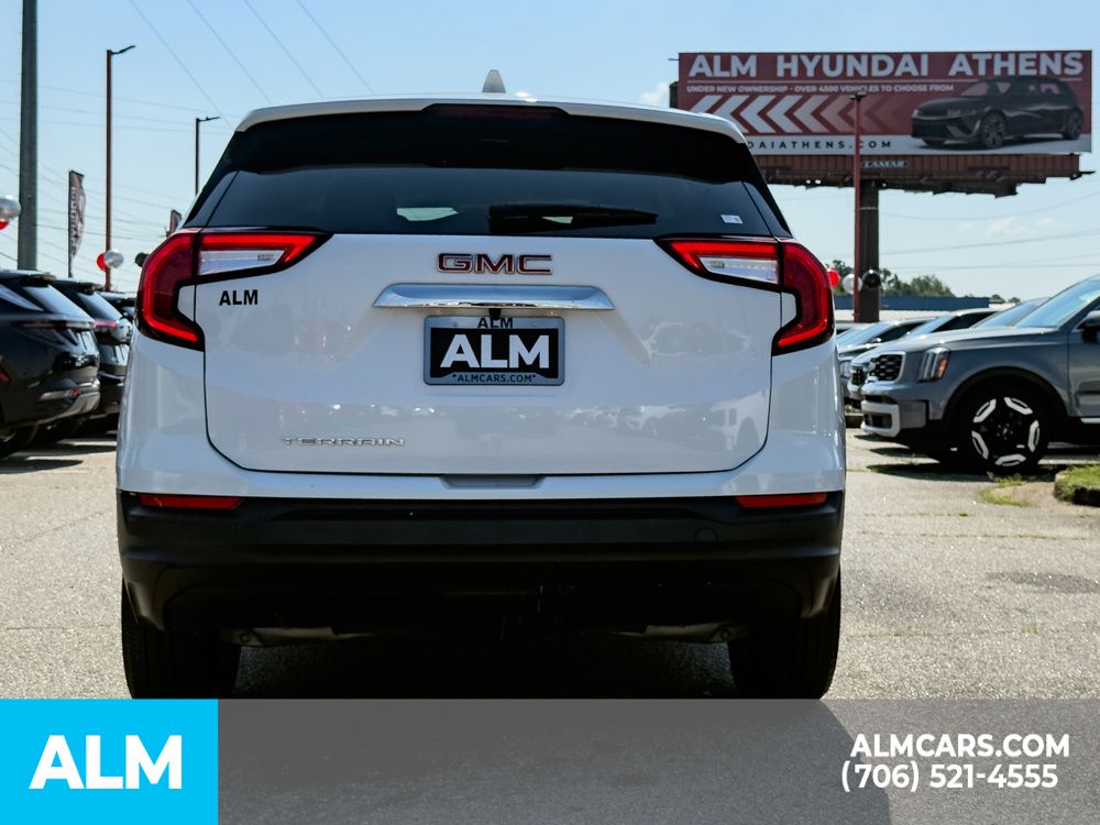 Used 2024 White GMC SLE image 5