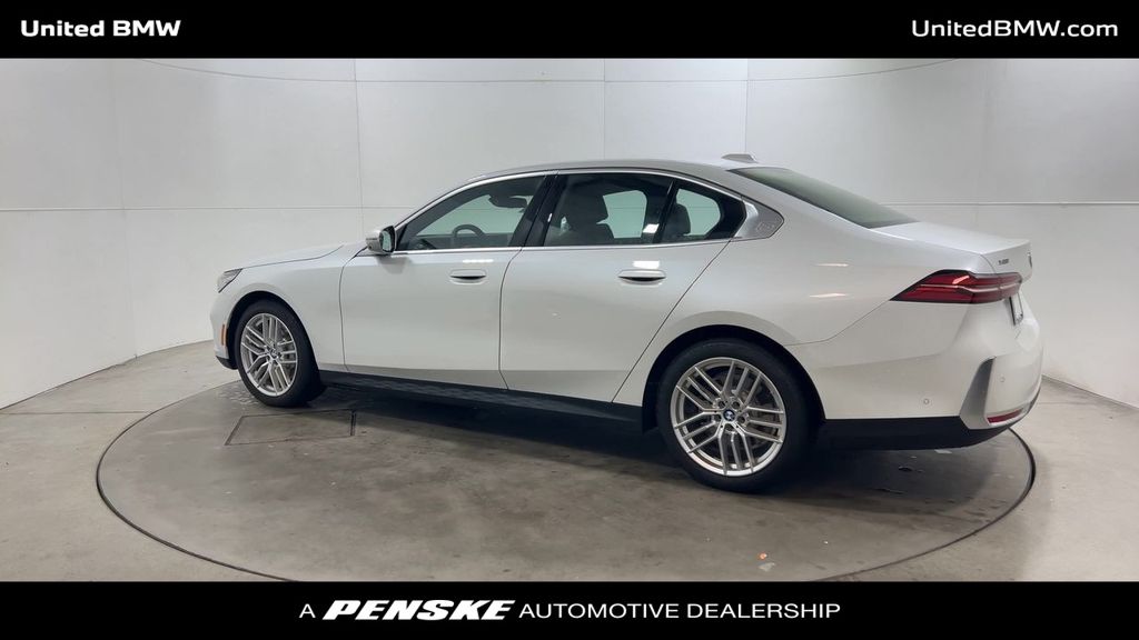 Thumbnail: 2024 BMW 5 Series - 6