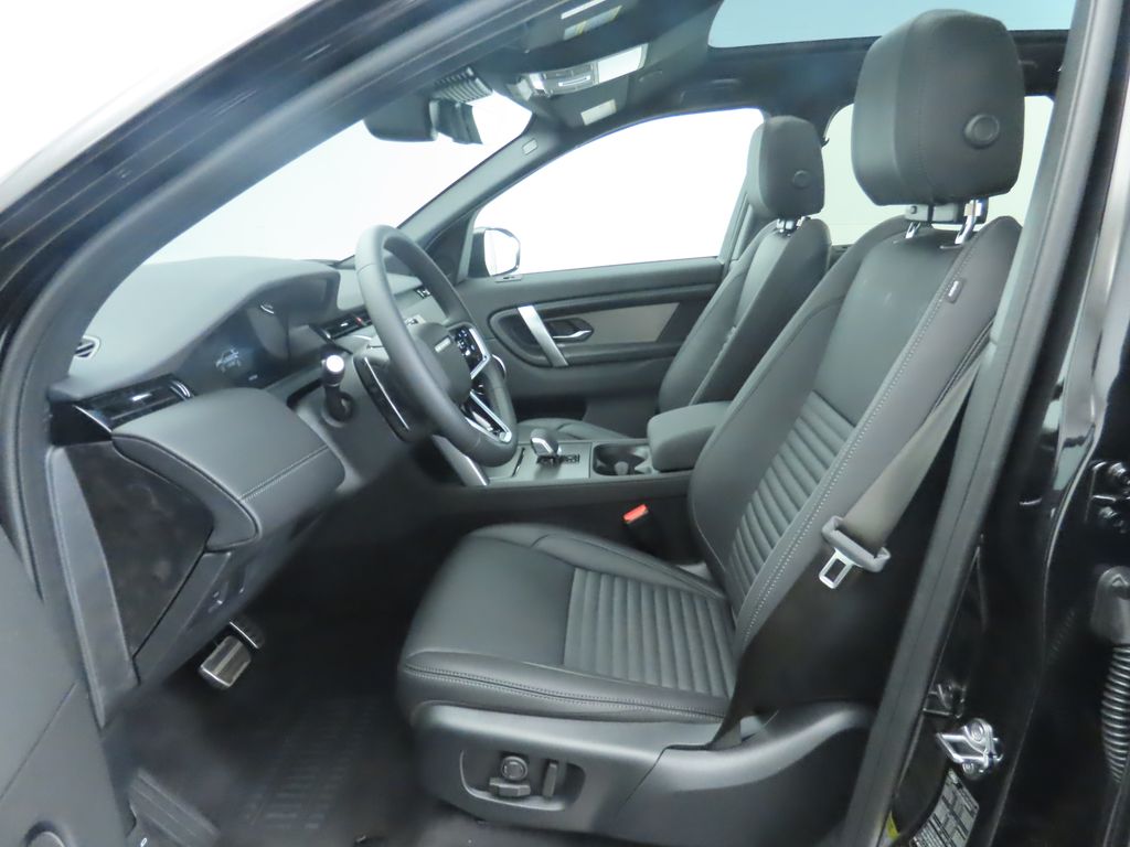 Thumbnail: 2024 Land Rover Discovery Sport - 21