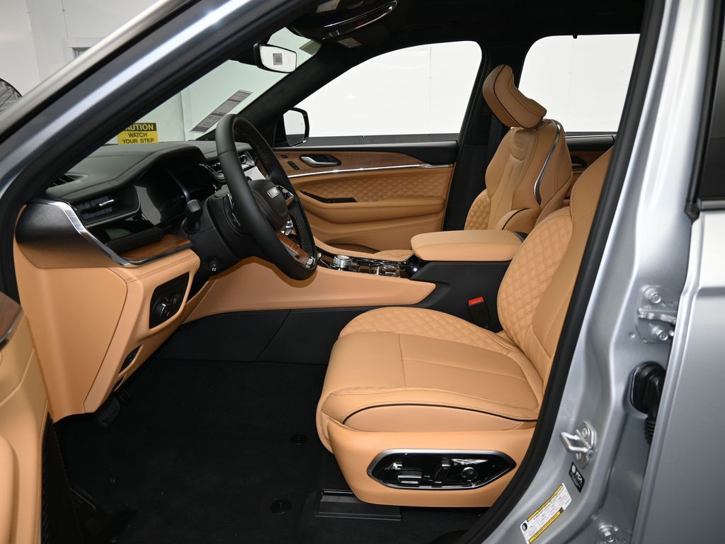 New 2025 Silver Zynith Jeep Summit image 11