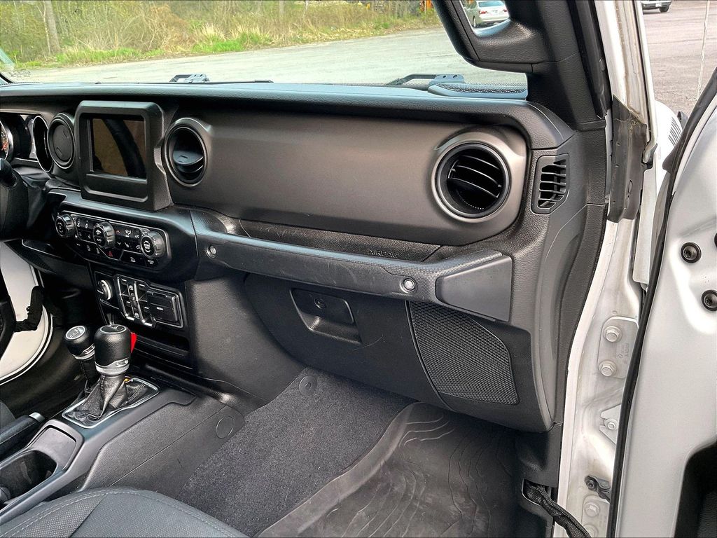 2022 Jeep Gladiator — photo 13
