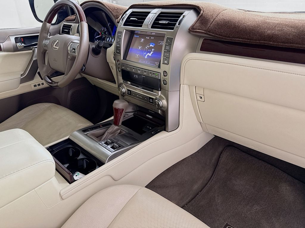 Thumbnail: 2014 Lexus GX - 30