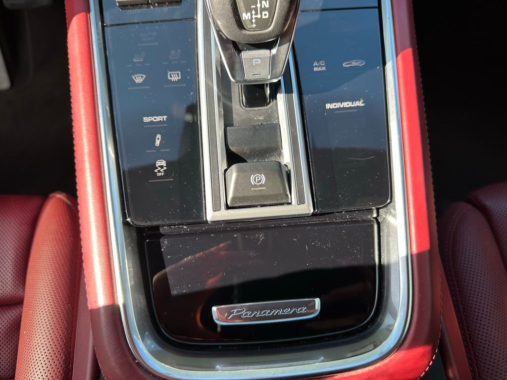 Thumbnail: 2023 Porsche Panamera - 26