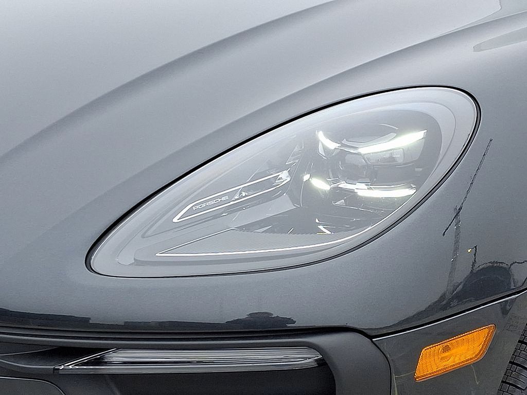 Thumbnail: 2025 Porsche Macan - 11