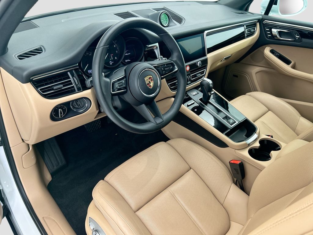 Thumbnail: 2025 Porsche Macan - 4