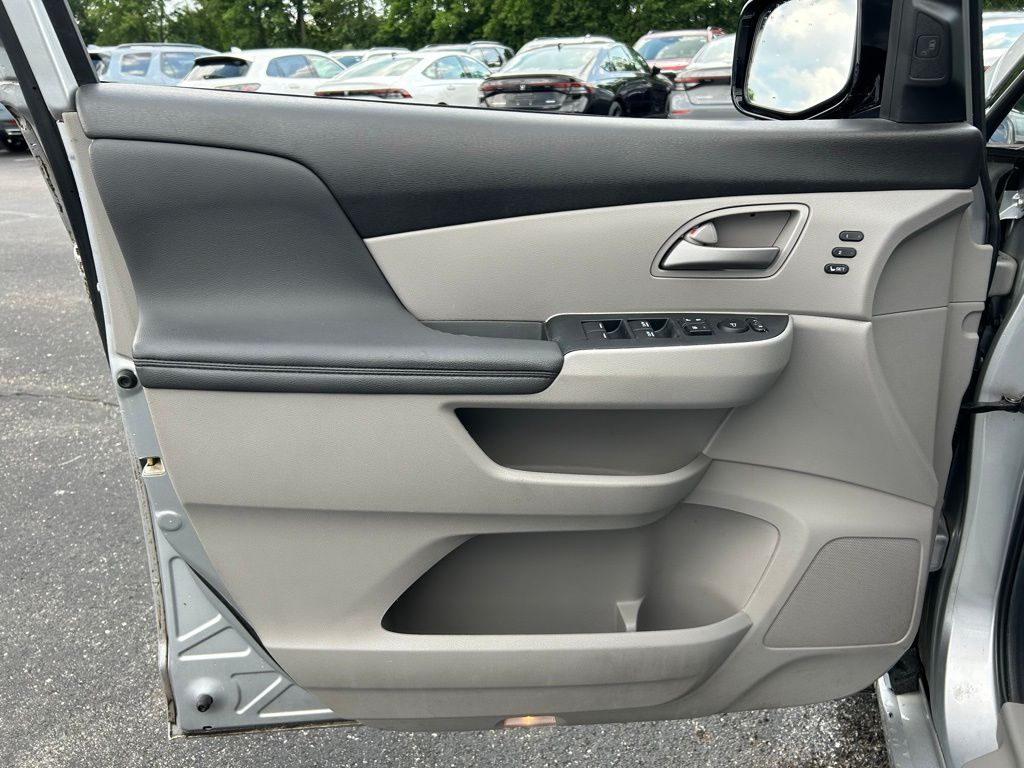 Thumbnail: 2012 Honda Odyssey - 19