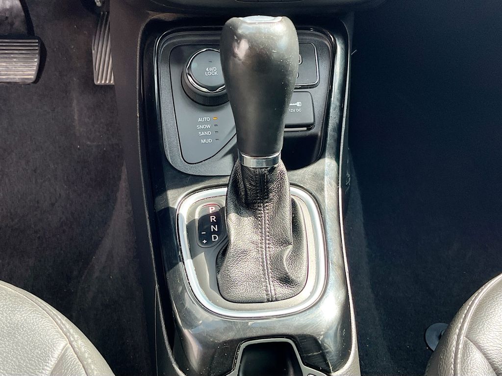 Used 2020 Black Jeep Latitude image 16