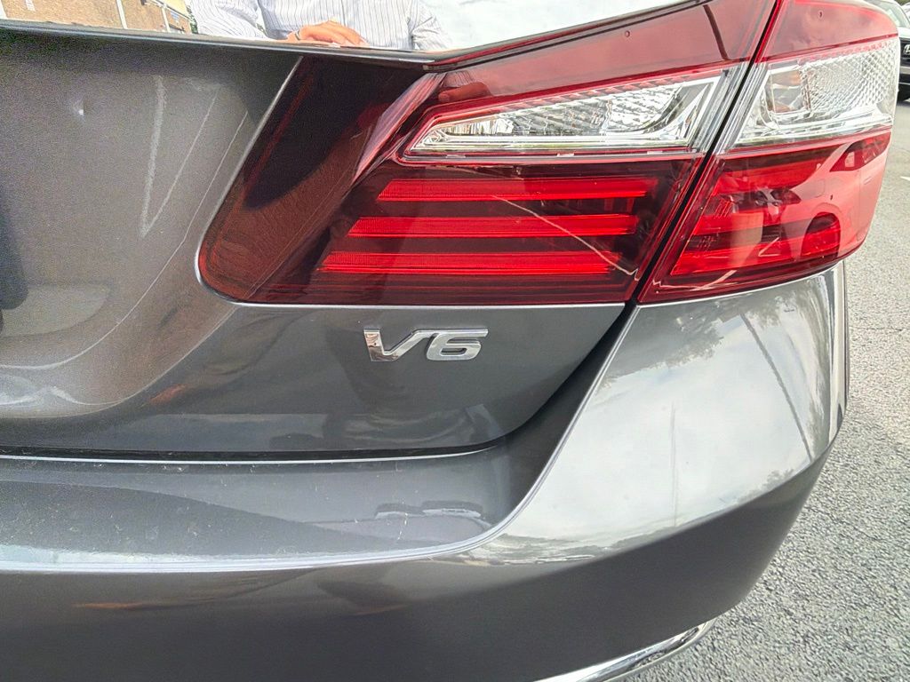 Used 2017 Gray Honda EX-L image 10