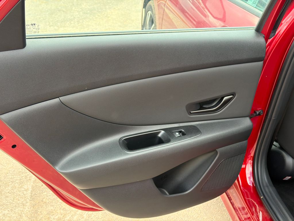 Used 2025 Red Hyundai SEL Sport image 18