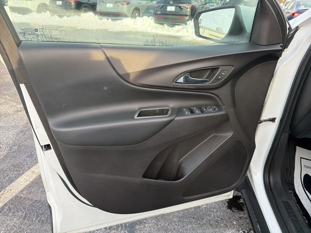 Thumbnail: 2018 Chevrolet Equinox - 18