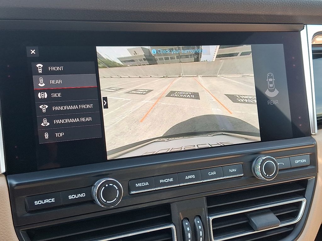 Thumbnail: 2021 Porsche Macan - 19