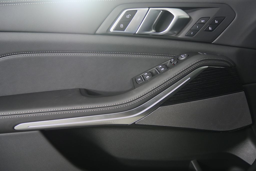 Thumbnail: 2026 BMW X5 - 9