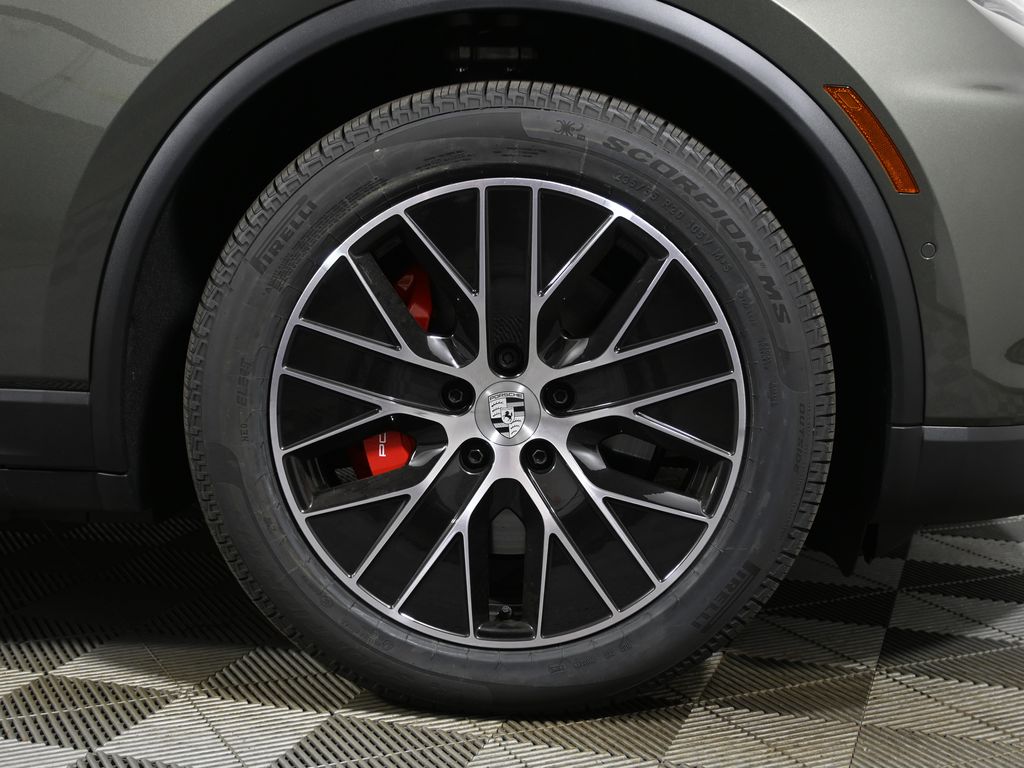 Thumbnail: 2025 Porsche Macan - 12