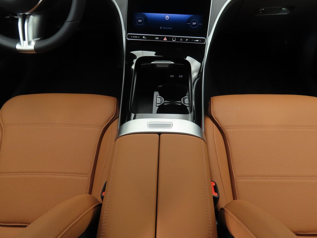 Thumbnail: 2025 Mercedes-Benz C-Class - 16