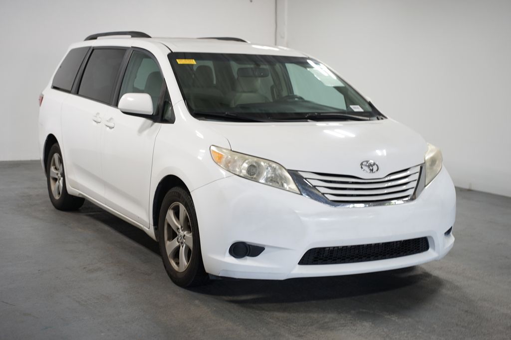 Thumbnail: 2015 Toyota Sienna - 3