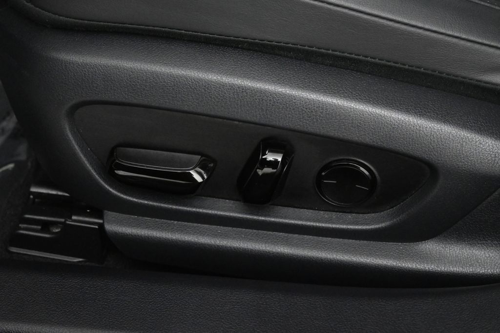 Thumbnail: 2023 Lexus ES - 27