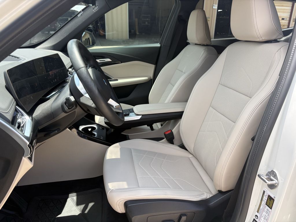 2025 BMW X1 xDrive28i - 11