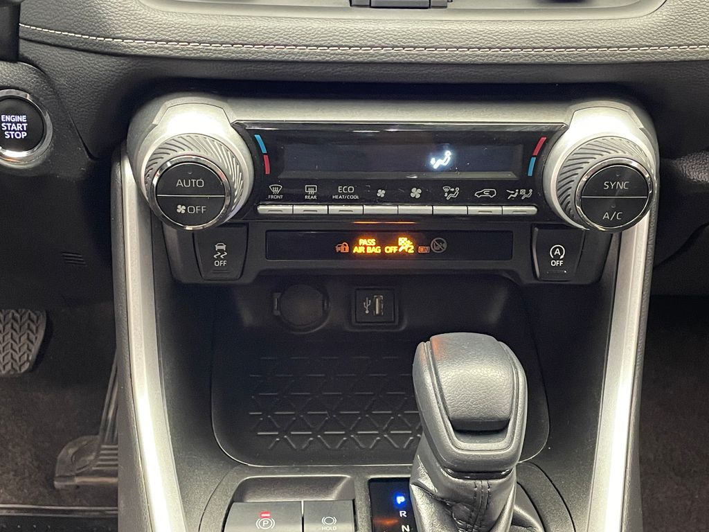 2023 Toyota RAV4 XLE 27