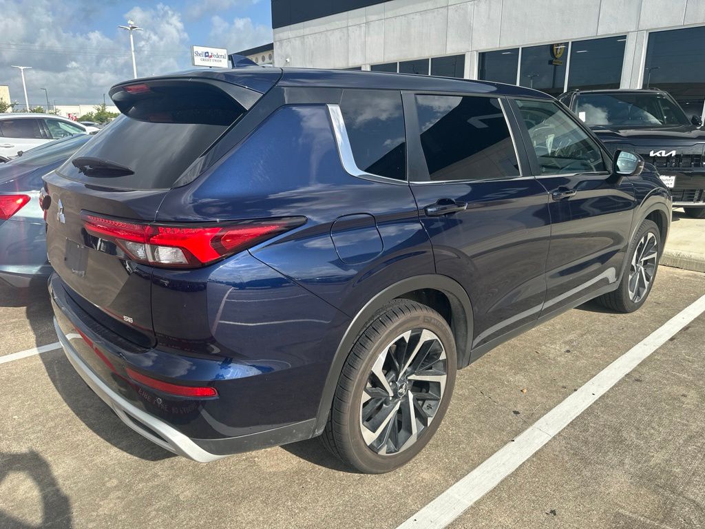 2024 Mitsubishi Outlander SE Silver at South Houston Nissan