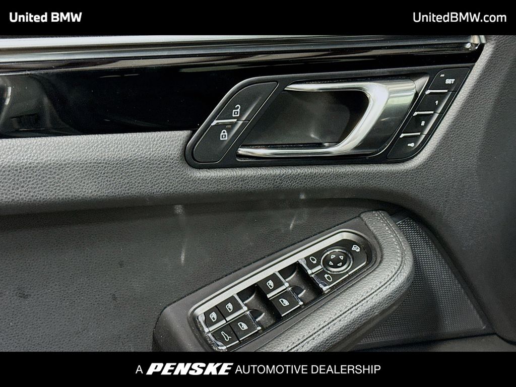 Thumbnail: 2023 Porsche Macan - 3