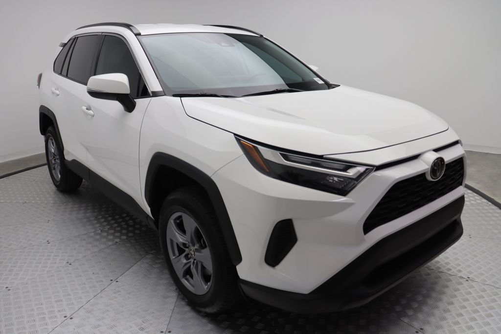 2022 Toyota RAV4 XLE 6