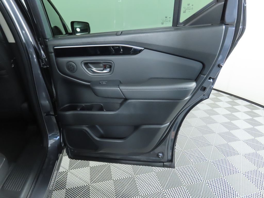 2025 Honda Pilot Touring 28
