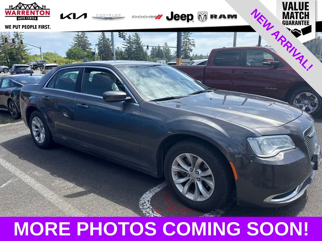 2023 Chrysler 300 Touring's photo