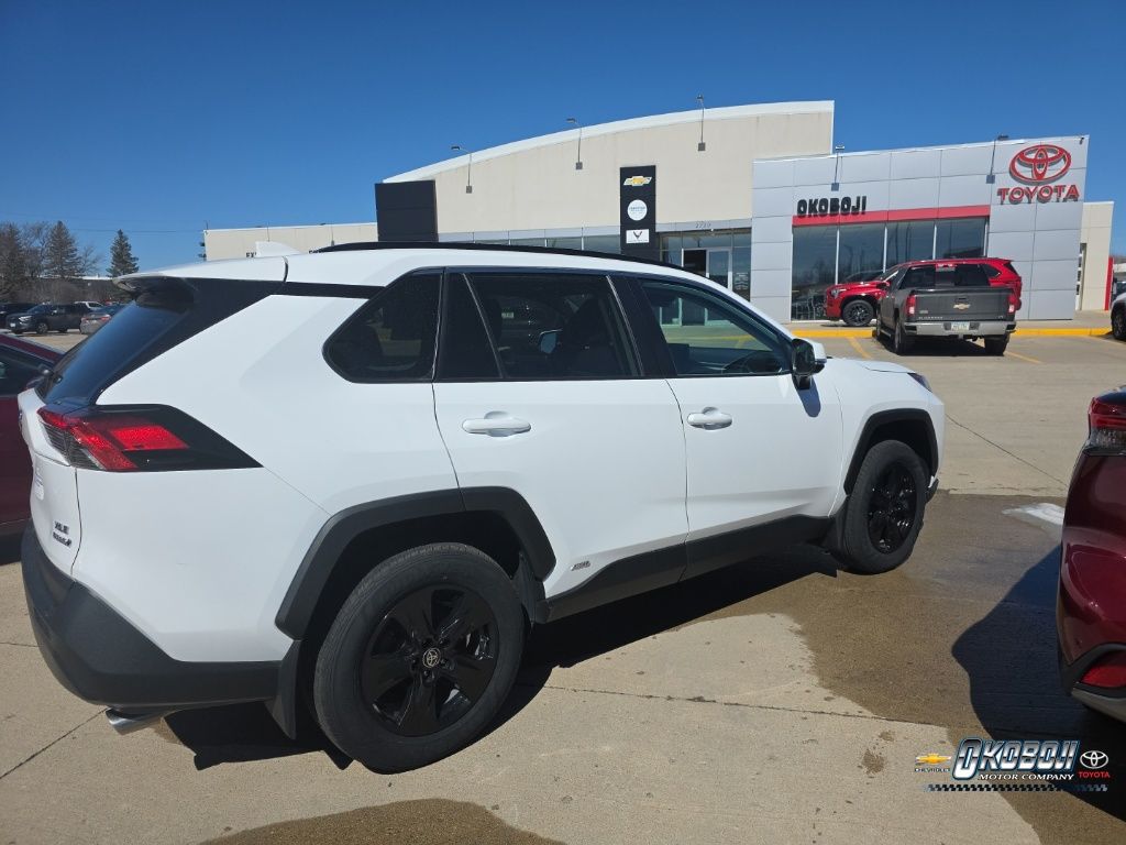 View vehicle photo 7