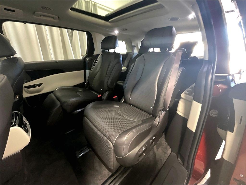 2023 Kia Carnival — photo 15