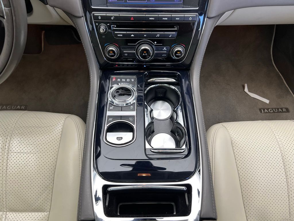 2012 Jaguar XJ Base 12