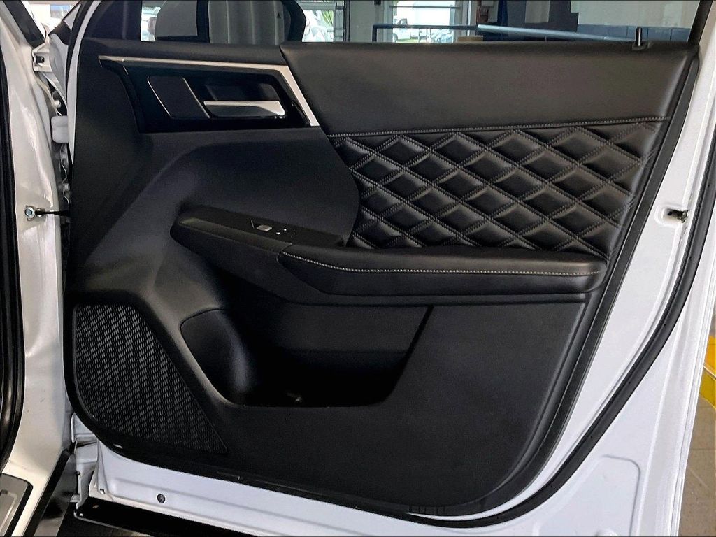 2022 Mitsubishi Outlander — photo 12