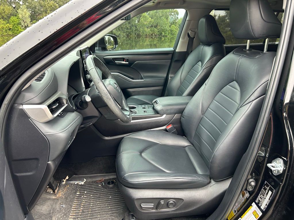 Thumbnail: 2024 Toyota Highlander - 15