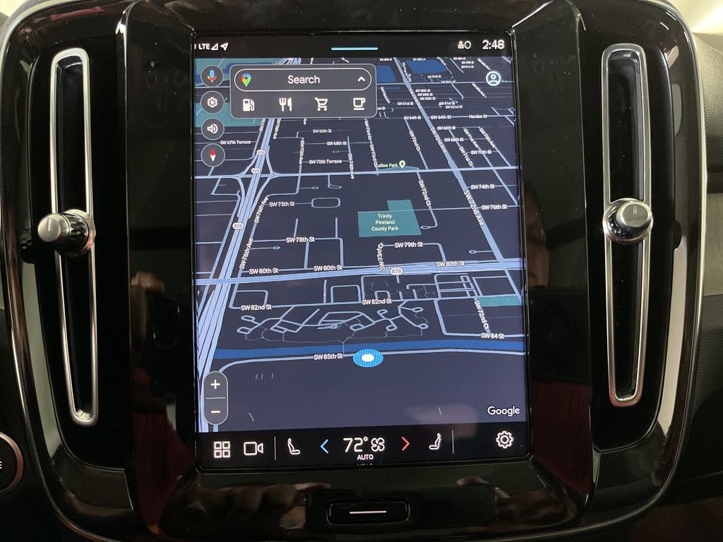 2025 Volvo XC40 B5 Plus Bright Theme photo