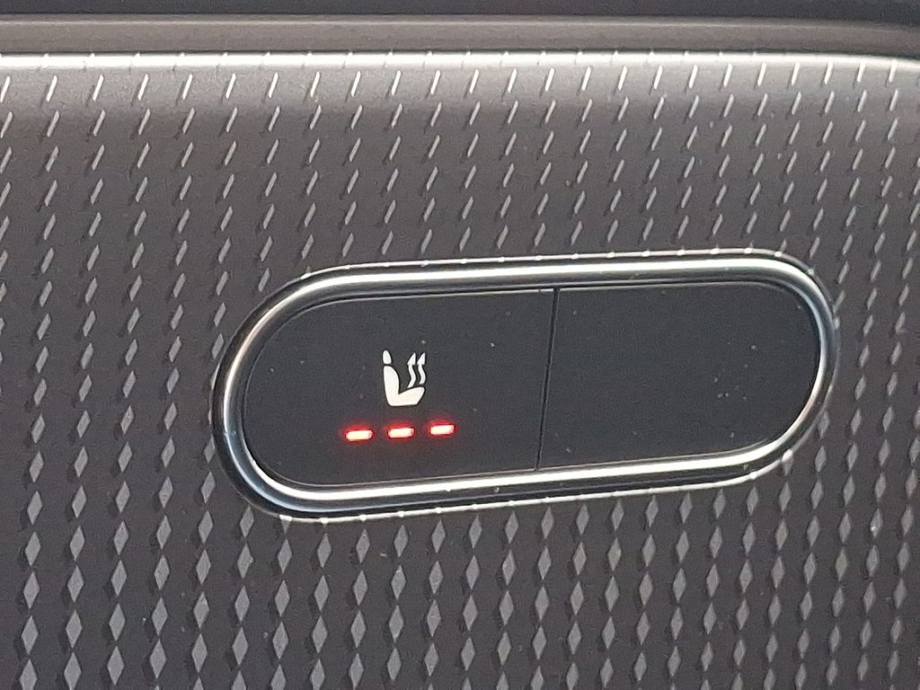 Thumbnail: 2022 Mercedes-Benz GLB - 26