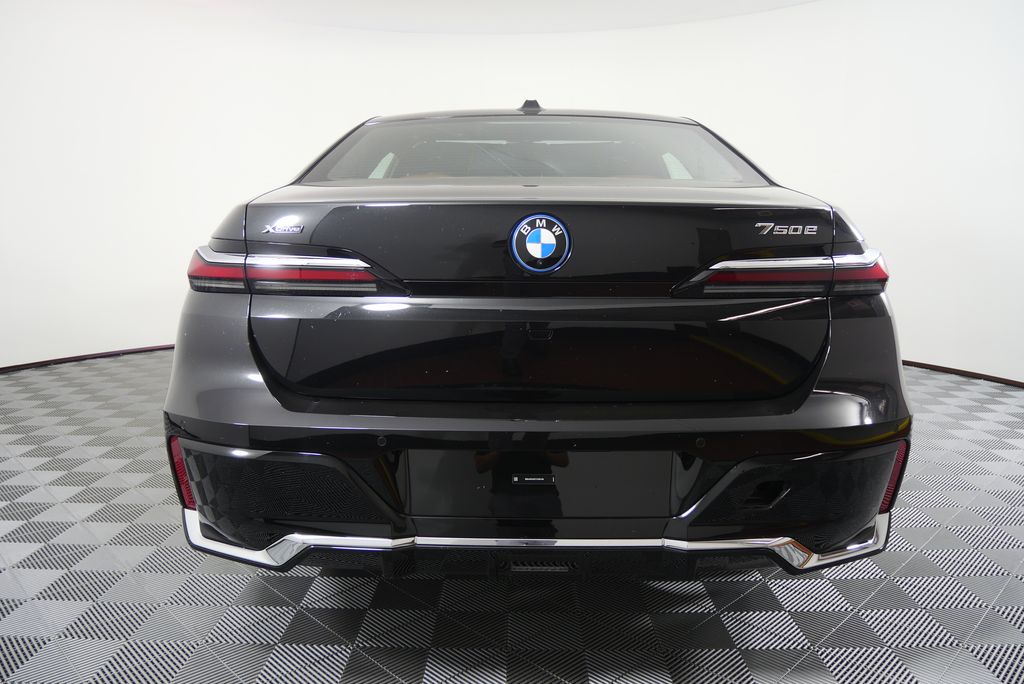 Thumbnail: 2026 BMW 7 Series - 4