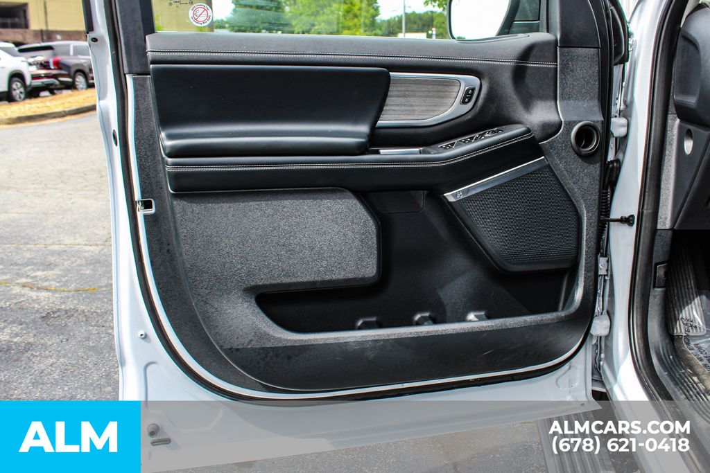 Used 2025 Silver Ford Platinum image 38