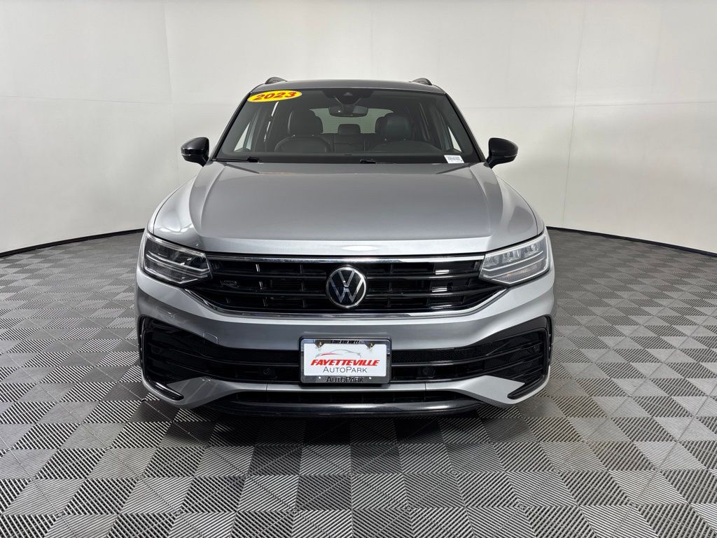 Thumbnail: 2023 Volkswagen Tiguan - 18
