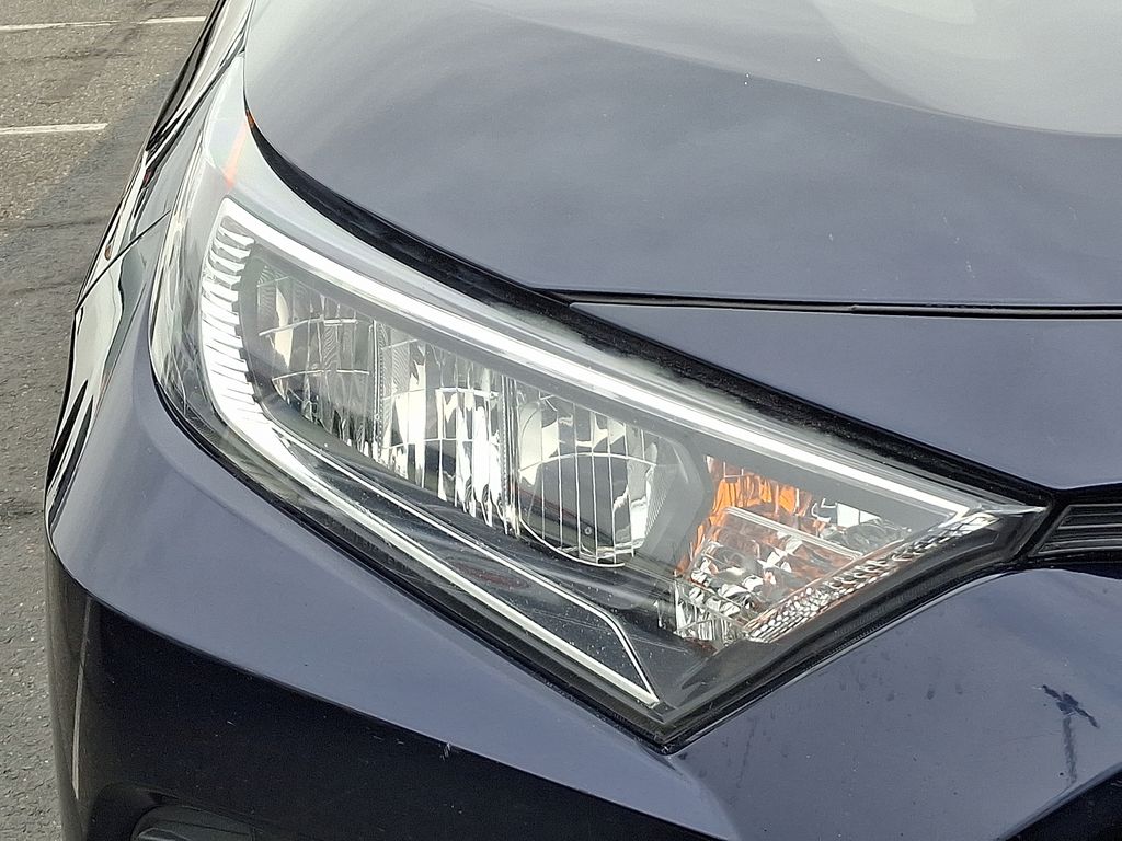 Thumbnail: 2019 Toyota RAV4 - 9