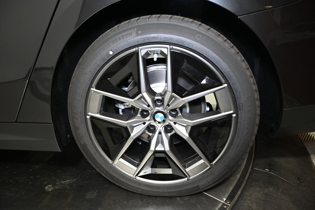 Thumbnail: 2026 BMW 5 Series - 12