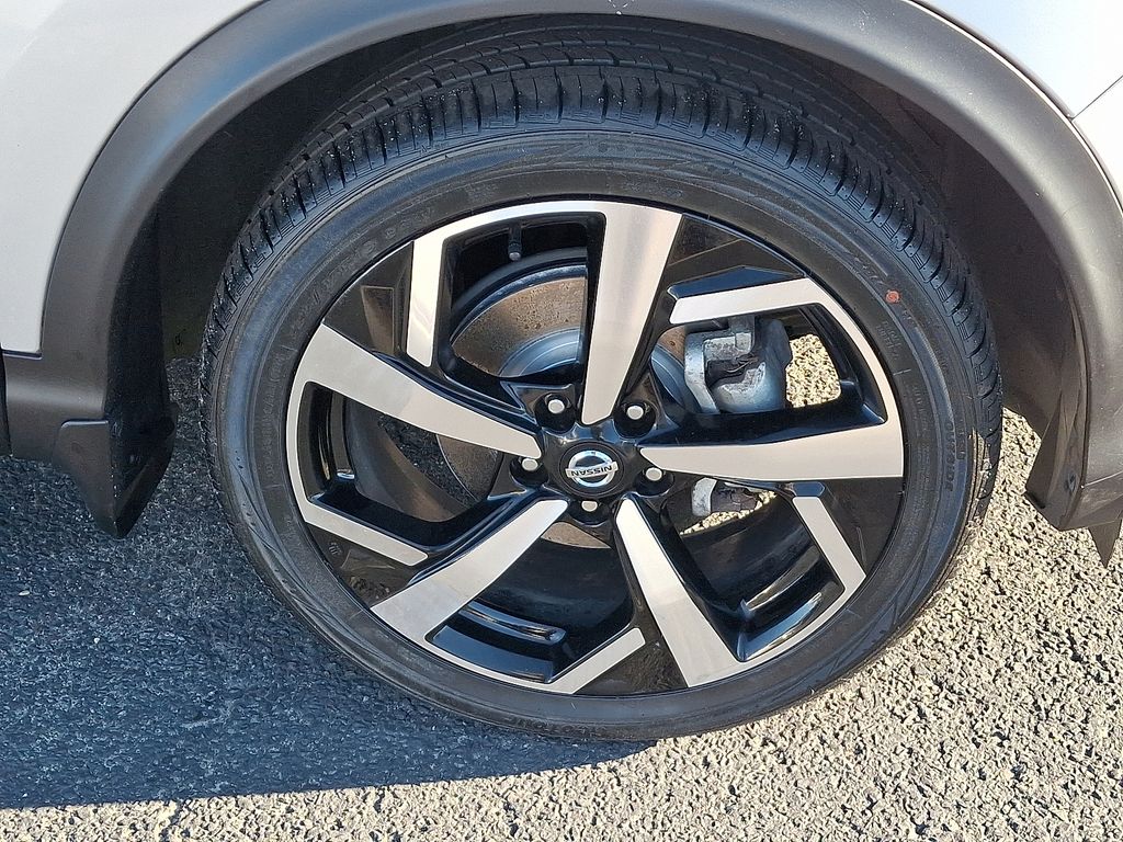 Thumbnail: 2021 Nissan Rogue Sport - 8