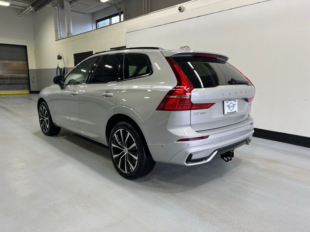 2023 Volvo XC60 B5 Plus 3