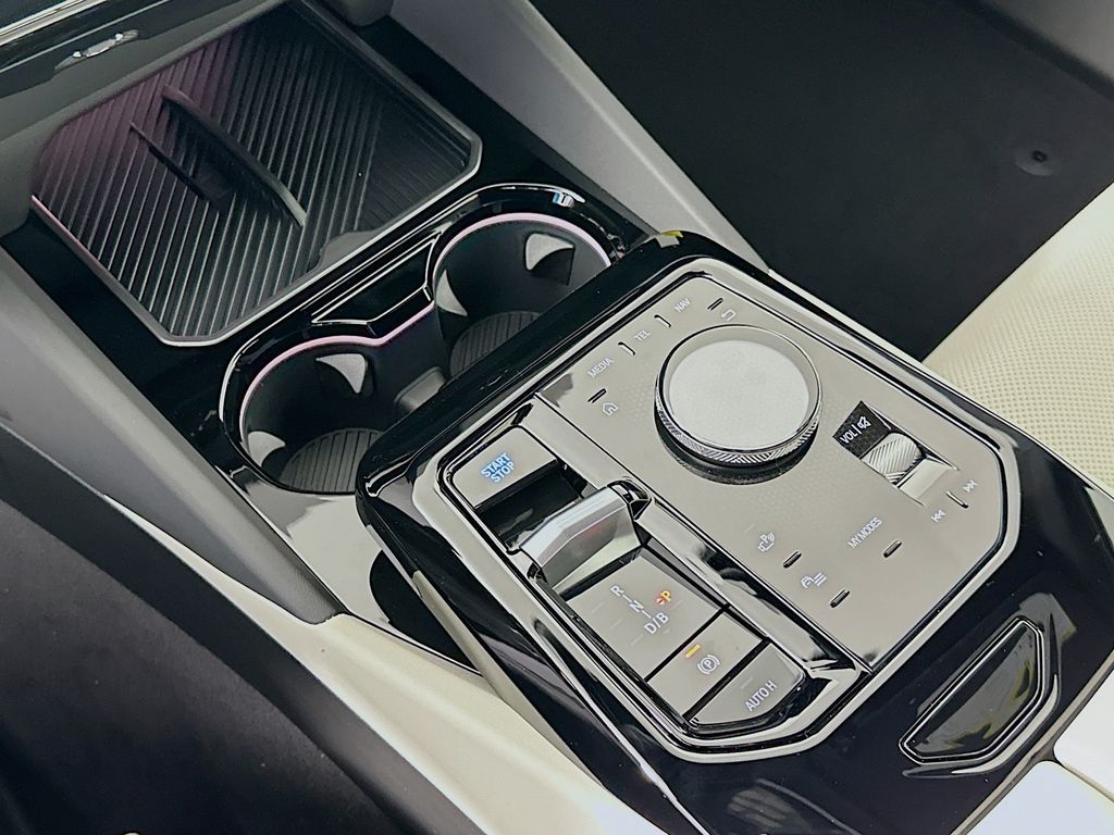 Thumbnail: 2026 BMW i5 - 15