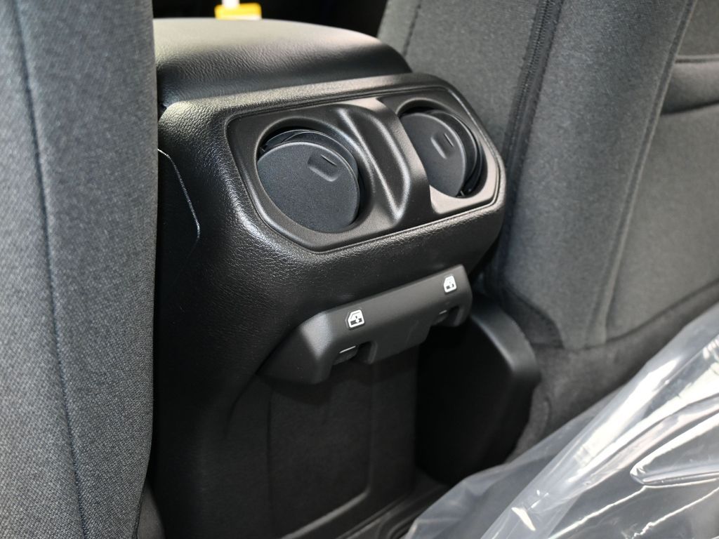 New 2026 reign Jeep Sport image 29