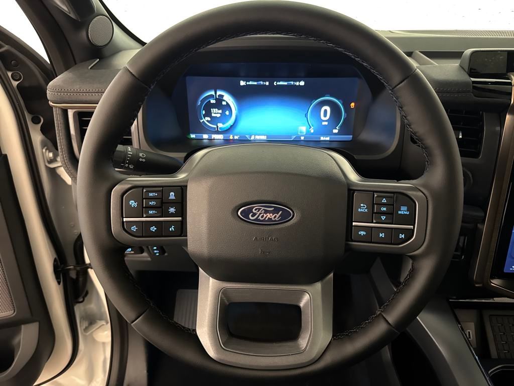 2025 Ford F-150 Lightning Lariat photo 7
