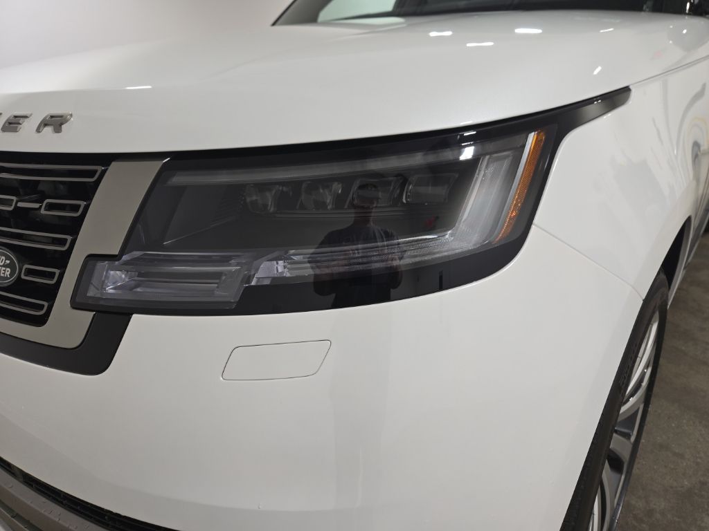 New 2026 White Land Rover SE image 10