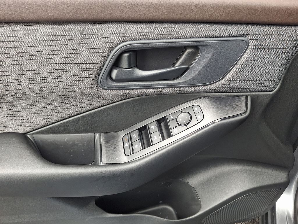 2023 Nissan Rogue S 12