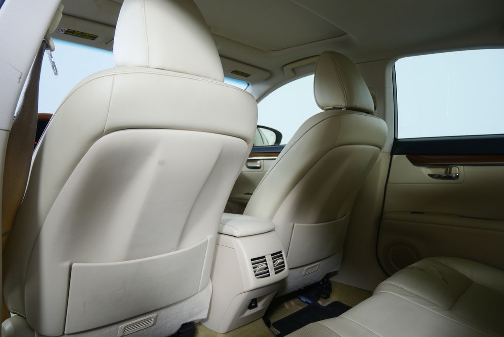 Thumbnail: 2013 Lexus ES - 14