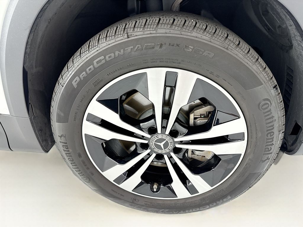 Certified Used 2025 White Mercedes-Benz GLB 250 image 30