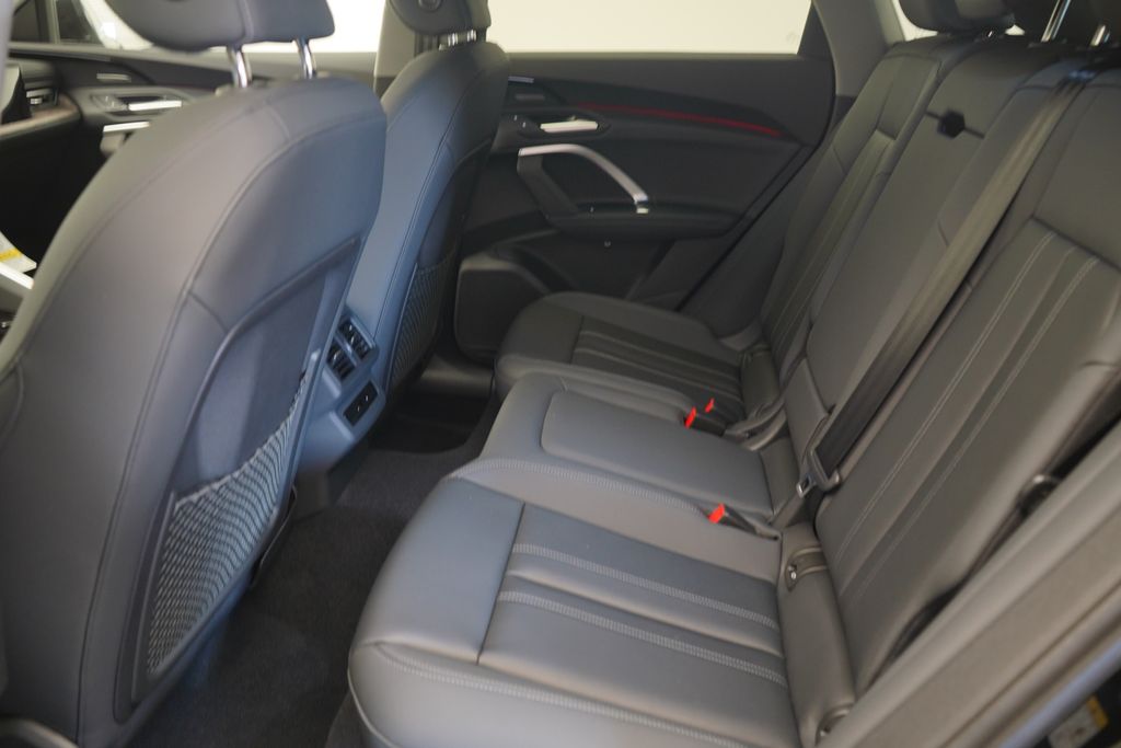 Thumbnail: 2025 Audi Q5 - 7