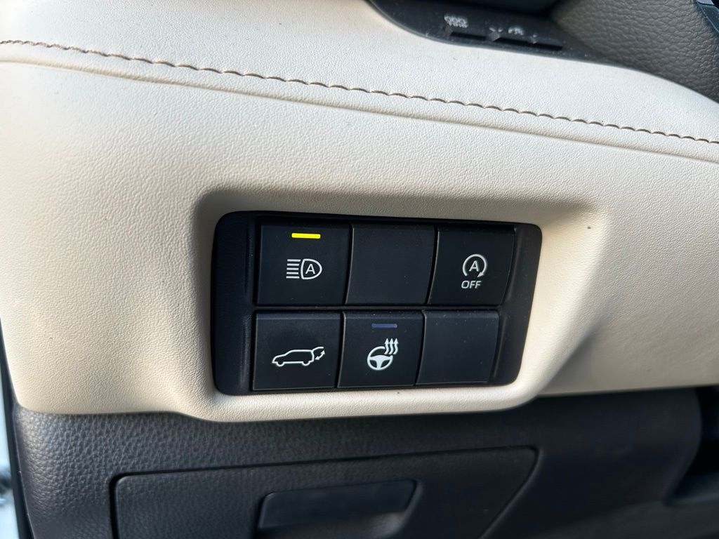 Thumbnail: 2023 Toyota Highlander - 20